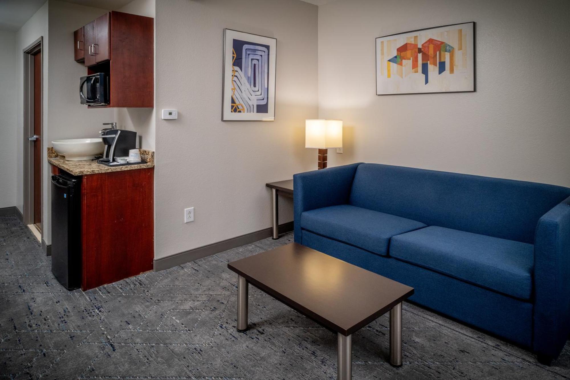 Hotel Express & By Ihg 2*