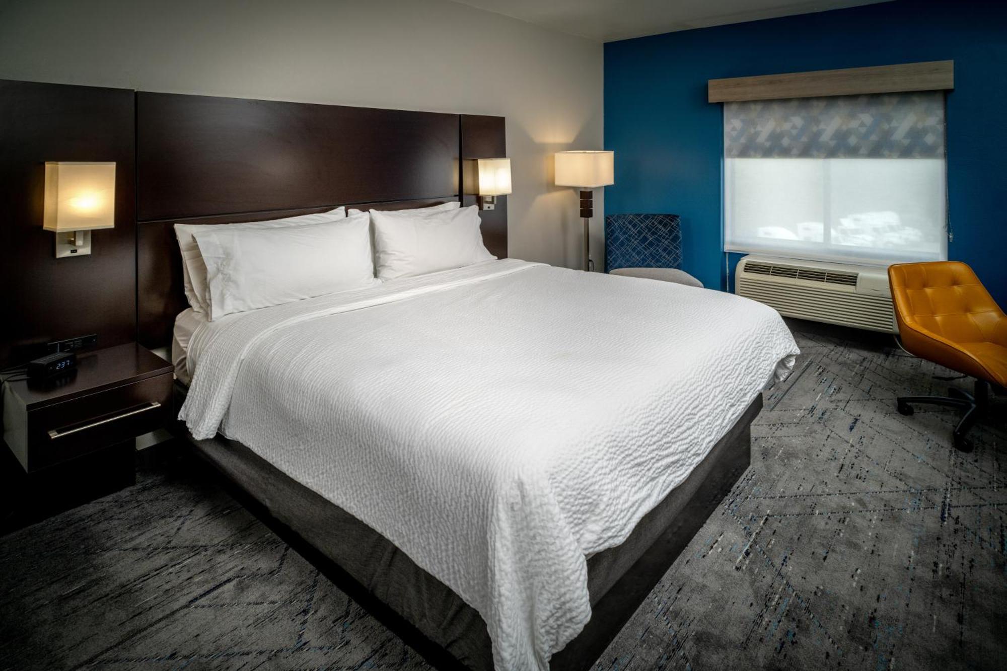 Express & By Ihg 2* Cross Lanes
