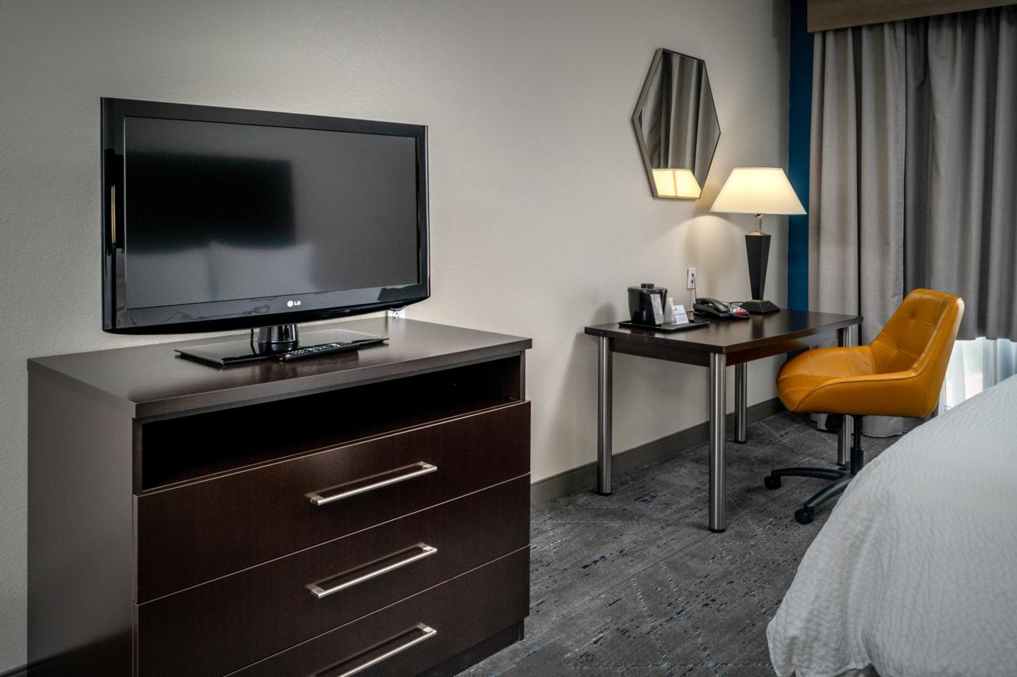 Express & By Ihg 2*