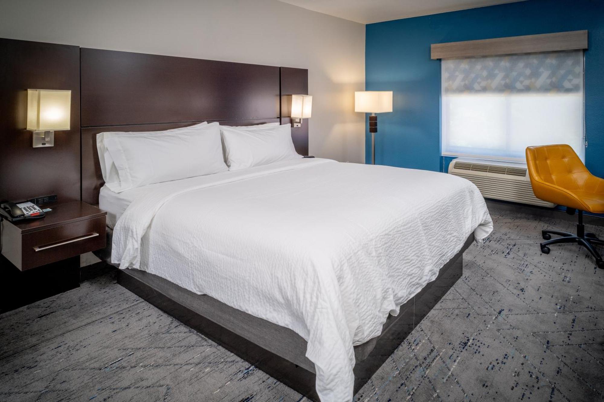 Express & By Ihg Hotel 2*
