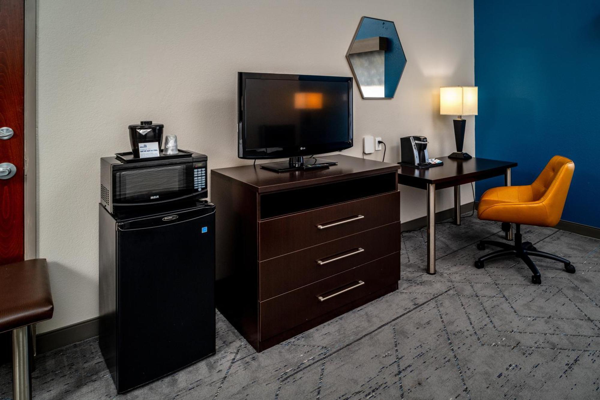 Express & By Ihg Hotel 2*