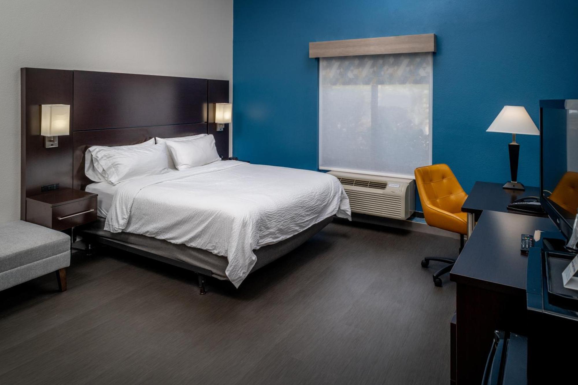 Hotel Express & By Ihg 2*
