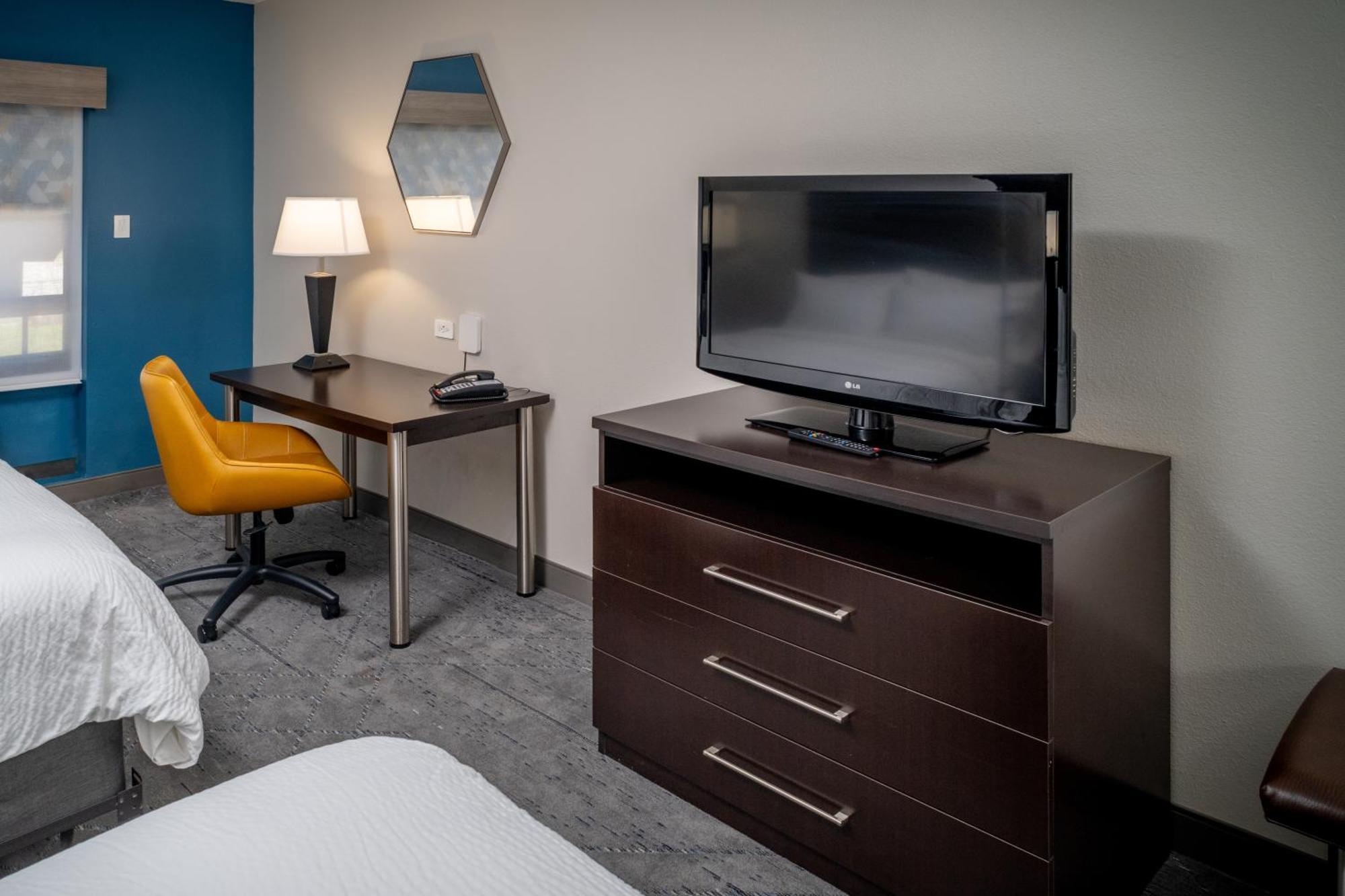 Express & By Ihg 2* Cross Lanes